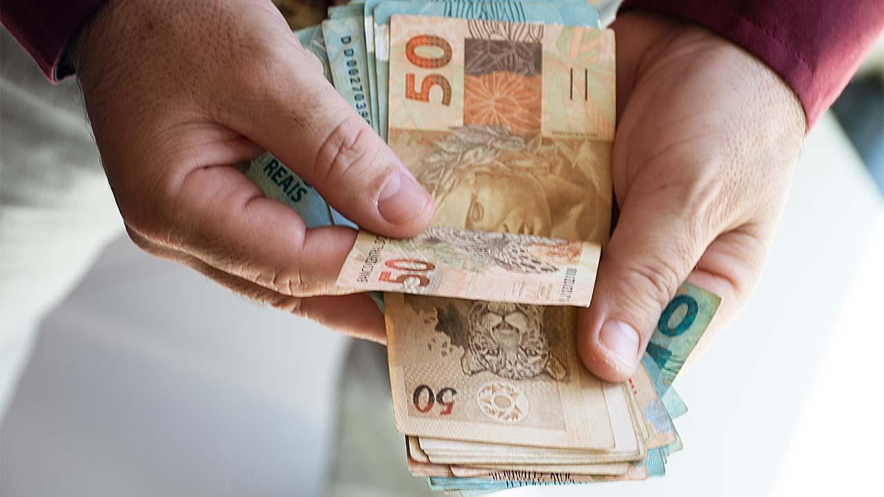 Como usar o dinheiro do décimo terceiro salário 