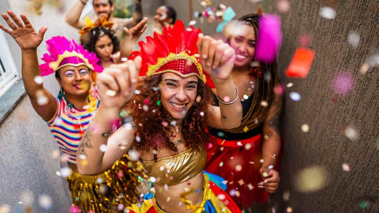 cuidados com o celular no Carnaval e dicas de segurança na folia